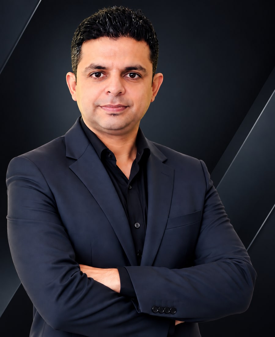 Portrait of Pavan Narang, Sales Representative with Double Up Realty Inc., Brokerage